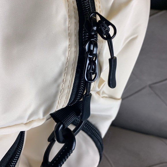 Weekender Bags for Women Personal Item Travel Duffel Shoulder Bag  NWOT - Picture 8 of 12